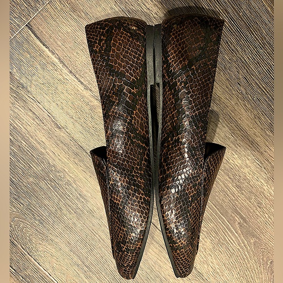 JustFab Florea Flats - Picture 2 of 8